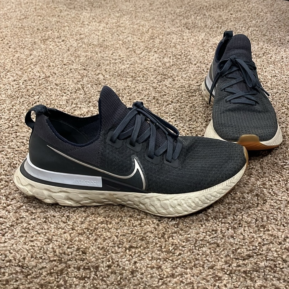 Nike Infinity React Run shoes - Picture 2 of 5